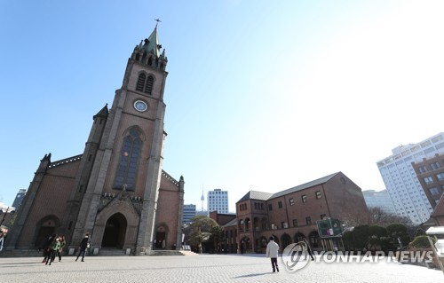 코로나19에 종교지도자도 조심조심…염수정 추기경은 '음성'