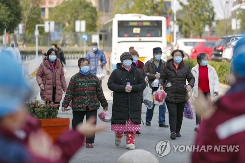 [속보] 중국 전역서 코로나19 사망 44명·확진 327명 늘어