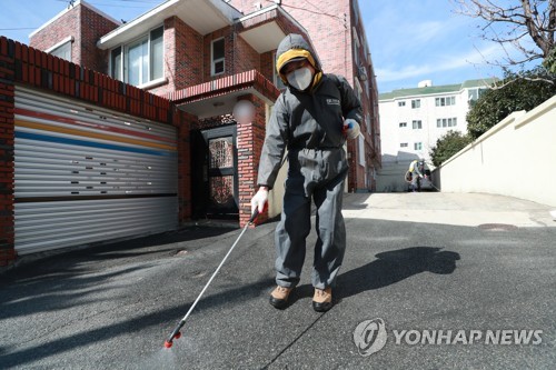 [르포] 대규모 확진 온천교회 인근 사람 그림자 찾기도 어려워