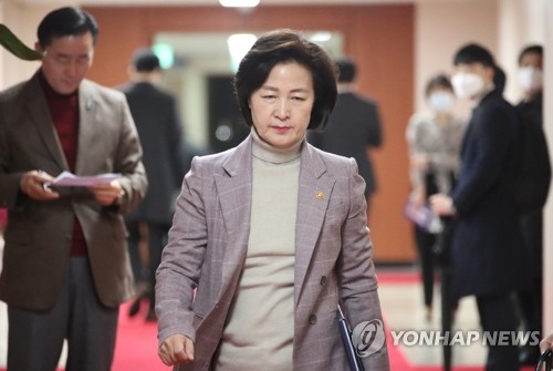 추미애 "역학조사 거부 등 불법행위에 즉각 강제수사"(종합)