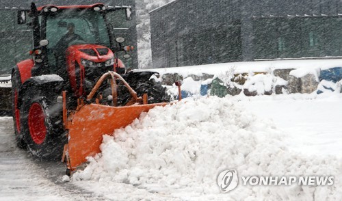 강원 산지·태백 대설주의보…미시령 4.5cm 눈 쌓여