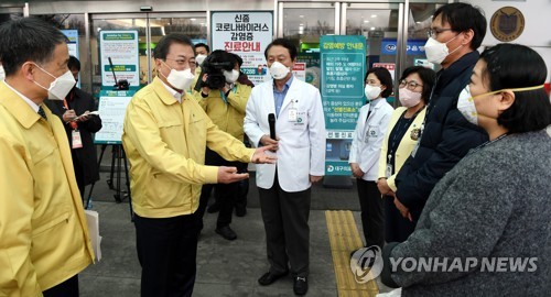 대구의료원장 "의료품 언제 동날지"…문대통령 "전례없는 지원"(종합2보)