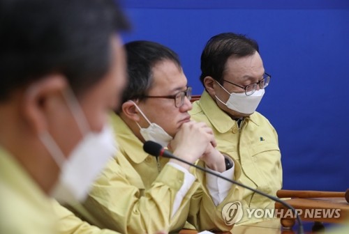 이해찬 "코로나19에 결연한 자세…어떤 난관도 뚫고 직진"