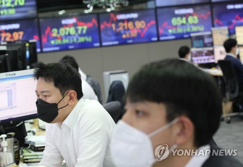 코스피 또 1.3% 급락…외국인 하루 1조원 순매도(종합)