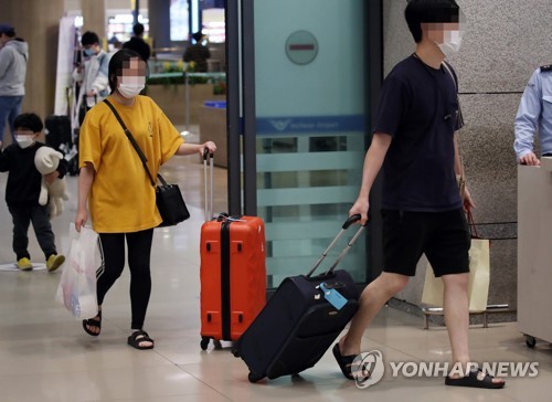 모리셔스 강제출국 신혼부부 "한국은 확진자수 2위라며 격리"(종합)