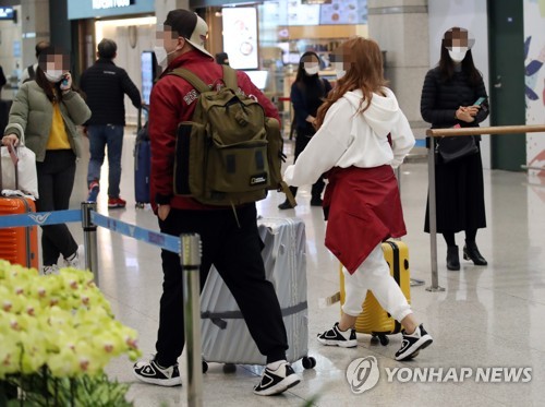 모리셔스 강제출국 신혼부부 "한국은 확진자수 2위라며 격리"(종합)