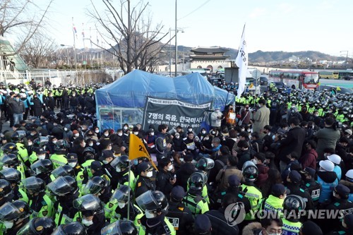 종로구, 세종대로 농성장 철거…문중원 대책위 강력 반발(종합)