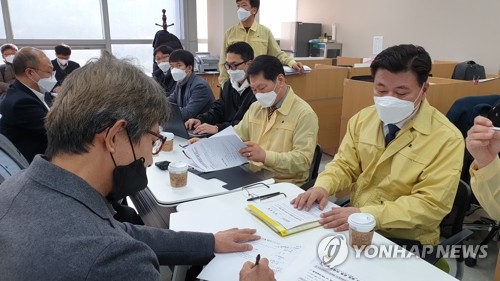 충남 일선 학교도 코로나19 비상…천안 교사 2명 확진