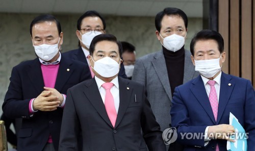 심재철 "마스크로 국민 우롱당해…총리는 대구 가서 뭐하나"