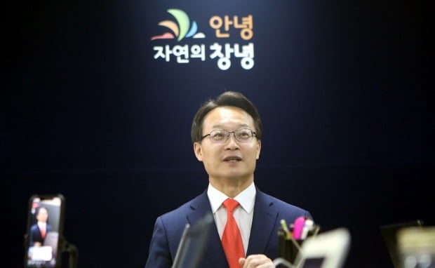 조해진 전 새누리당 의원이 당내 같은 지역구에서 경쟁을 펼치게 된 홍준표 전 자유한국당 대표에 대해 작심 발언을 쏟아냈다. /사진=연합뉴스