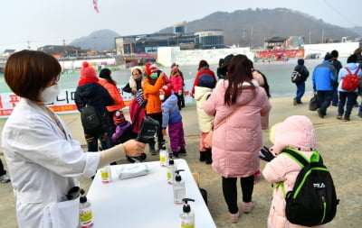 정부, '제한적' 입국금지에…높아지는 '전면 금지' 목소리