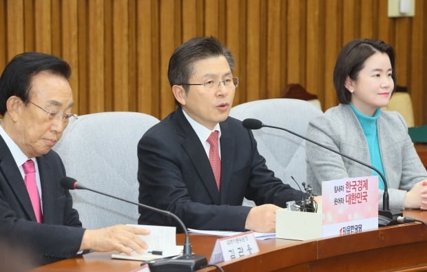 자유한국당 황교안 대표가 5일 주요당직자회의에서 발언하고 있다. /사진=연합뉴스