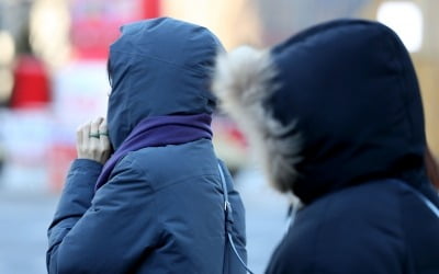 '한파 특보' 맹추위 계속…강원·경북 동해안 '눈길 주의'