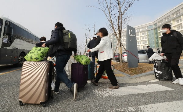 확산세 꺾인 코로나19, 닷새째 추가 확진자 없어…종식 선언은 언제?