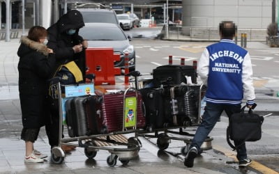 코로나19 확진자 신천지 등서 15명 늘어…러시아 중국인 입국금지했는데 우리는