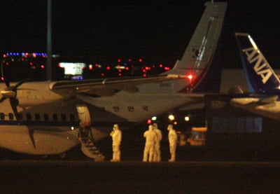 [속보] 일본 크루즈선 귀국자 7명 김포공항 도착…인천공항검역소 1인실 격리