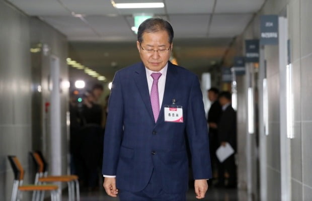 홍준표 전 자유한국당 대표가 20일 총선 공천 면접장으로 향하고 있다. /사진=연합뉴스