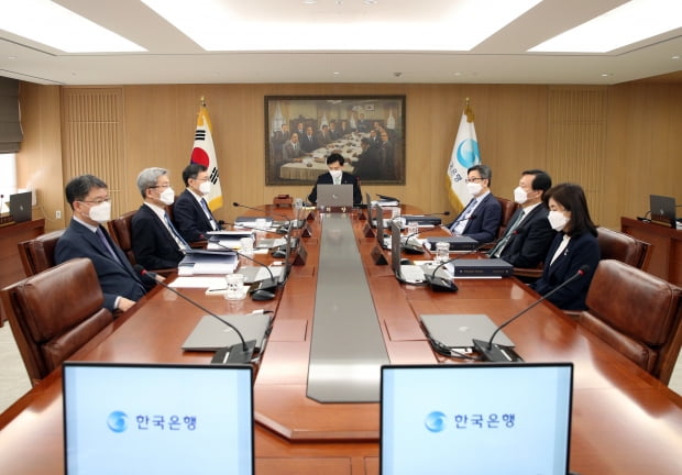 이주열 한국은행 총재가 27일 서울 중구 한국은행에서 열린 금융통화위원회를 주재하고 있다.  /사진=연합뉴스