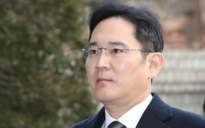 이재용 파기환송심 연기…법원 "준법감시위 관련 의견 더 내라"