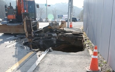 포항에 지름 5m 싱크홀…4개월 전 인근에도 발생