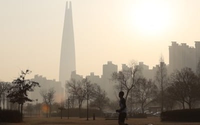 숨쉬기 답답한 주말…오늘 밤 독한 미세먼지 한 차례 더 와