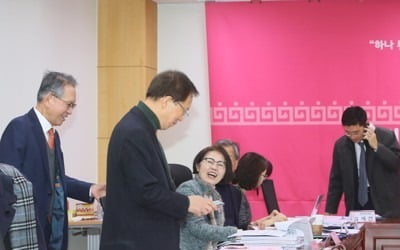 황교안, 어제 종로 공천 신청…전략공천 여부 주목