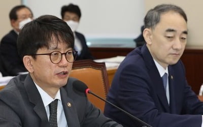 국회 국방위 "전쟁 준하는 각오로 대처"…코로나19 방역 촉구