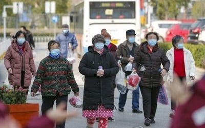 中 우한, 봉쇄령 부분 완화…한달만에 외지인들에 이동 허용