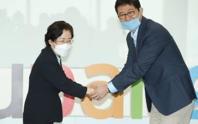 쿠팡 본사 방문한 조성욱 공정위원장 "마스크 부당 판매 막아야"