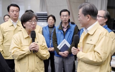 文대통령 "코로나 팬데믹 큰 위협…'불안 바이러스' 막아야"