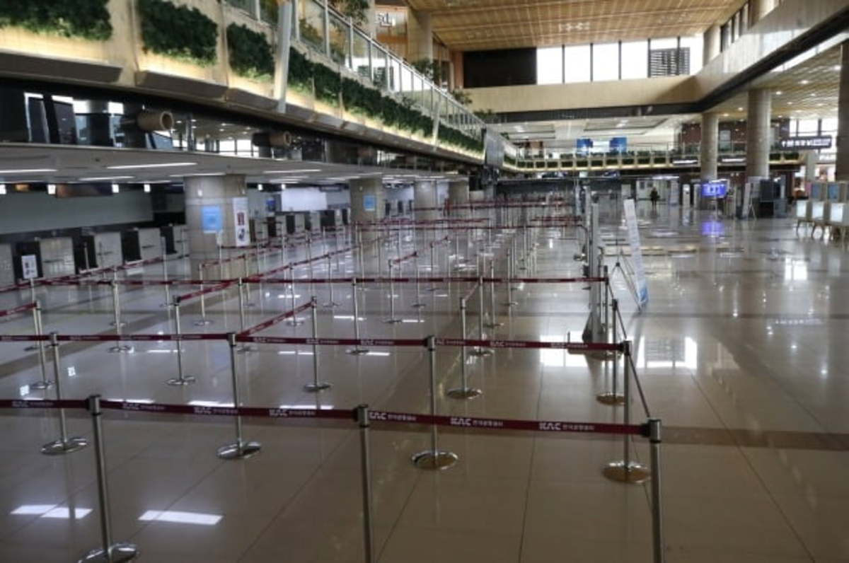 사상 초유 김포공항 국제선 이착륙 0…개항 40년 만에 처음 | 한경닷컴