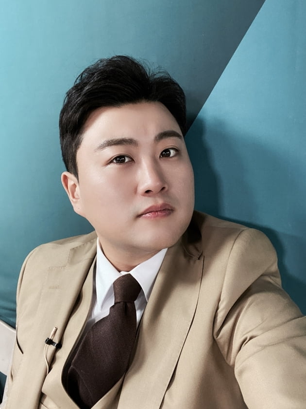 김호중, 생각을보여주는엔터테인먼트 전속계약