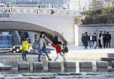 따뜻한 날씨에 청계천 걸어요