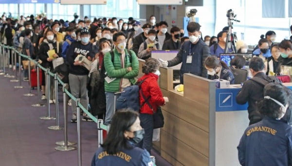인천공항 입국자 전원 ‘발열 검사’ 