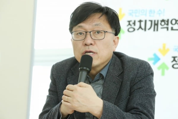 하승수 정치개혁연합당 집행위원장이 20일 오후 서울 종로구 운현하늘빌딩에서 열린 정치개혁연합당 최고위원-집행위원 연석회의 결과 기자회견에서 취재진 질문에 답변하고 있다. /사진=연합뉴스