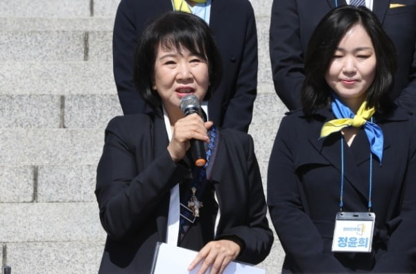 손혜원 열린민주당 22일 서울 여의도 국회 본청앞 계단에서 열린 열린민주당 비례대표 후보자 출마자 기자회견에서 발언을 하고 있다. 사진=연합뉴스