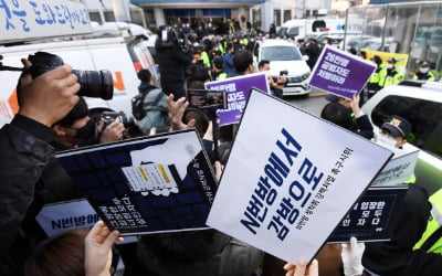 法 "카톡서 청소년 성착취물 보기만 해도 아청법 '음란물 소지죄'"