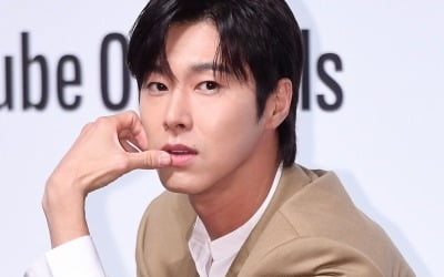 이게 바로 '열정 만수르'…유노윤호, 마스크 디자인 특허 출원