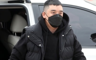 유혜원, 승리 입대 당일 동행했나…열애설 또 다시 '모락모락'