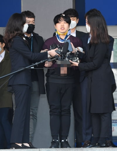 [포토] 조주빈, '마스크 벗고 검찰 송치'