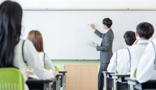 여고생 제자에게 성적수치심을 주는 발언을 수차례 한 '스쿨미투' 50대 교사에게 벌금형이 선고됐다. 사진은 기사와 무관함. /사진=게티이미지뱅크 