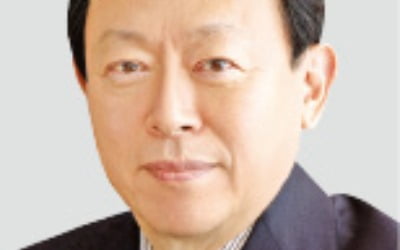 신동빈 롯데 회장 "올해 유통점포 200곳 정리…호텔·화학 투자 확대"