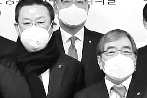김태영 은행연합회장(왼쪽)과 윤석헌 금융감독원장.  은행연합회 제공 
