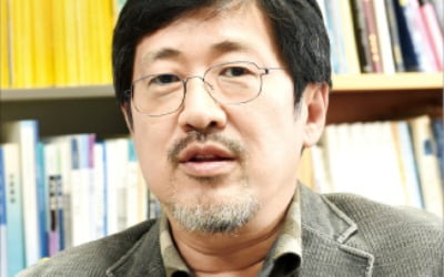 김진구 부경대 교수 "21년 걸쳐 채집…742종 깨알정보 담았죠"