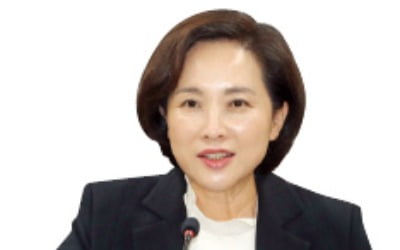 유은혜 장관 "초·중·고도 대학처럼 '온라인 개학' 검토"