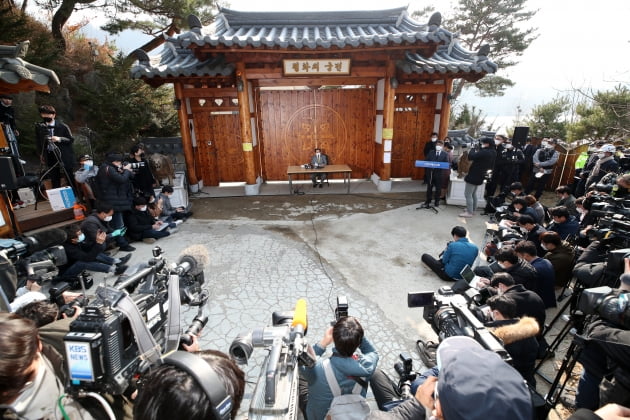 [포토] 신천지 이만희 기자회견에 몰린 관심