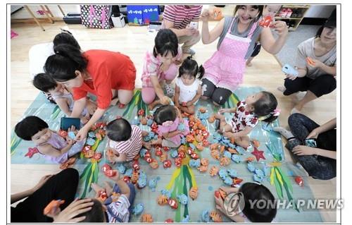 유치원·어린이집 휴원에…대안으로 부상한 '공동육아'