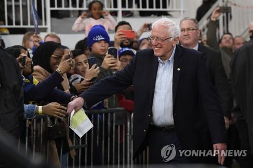 바이든, 4차 사우스캐롤라이나 경선서 첫 승리…샌더스에 압승(종합)