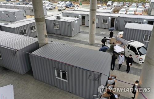 경증환자 분리한다지만 '역부족'…대구 입원대기 2천명 넘어(종합)