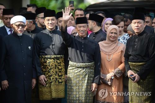 무히딘 말레이 새 총리 취임…마하티르 "내가 과반 지지받아"